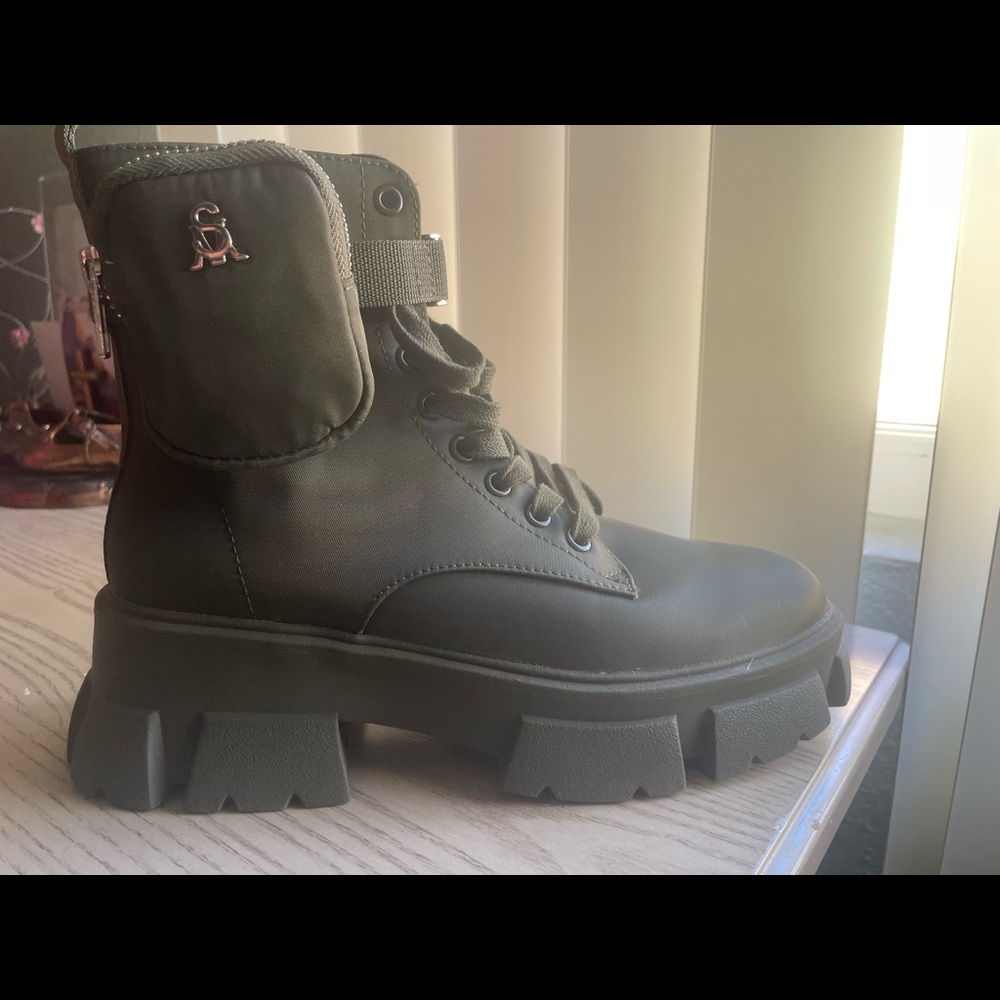 Steve a Madden Thora P Olive